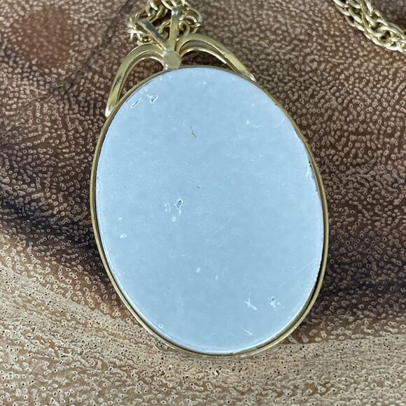 Vintage Victorian Revival Pink Rose & Leaf Motif Necklace In Oval Goldtone Frame - Picture 5 of 6